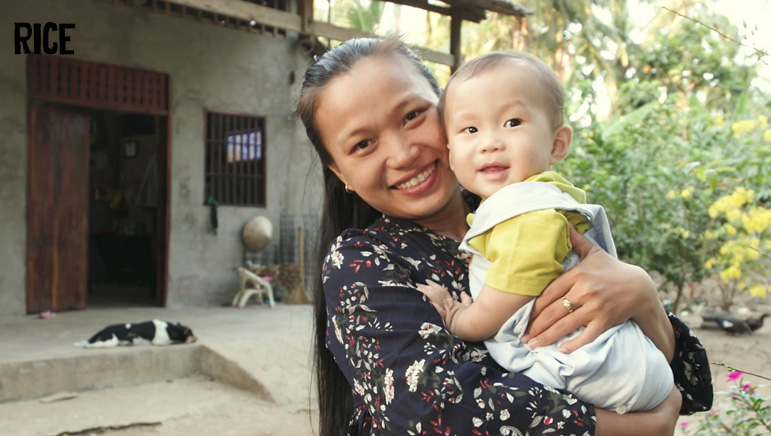 Hong Nhi | Sunlight 'Real Moms'